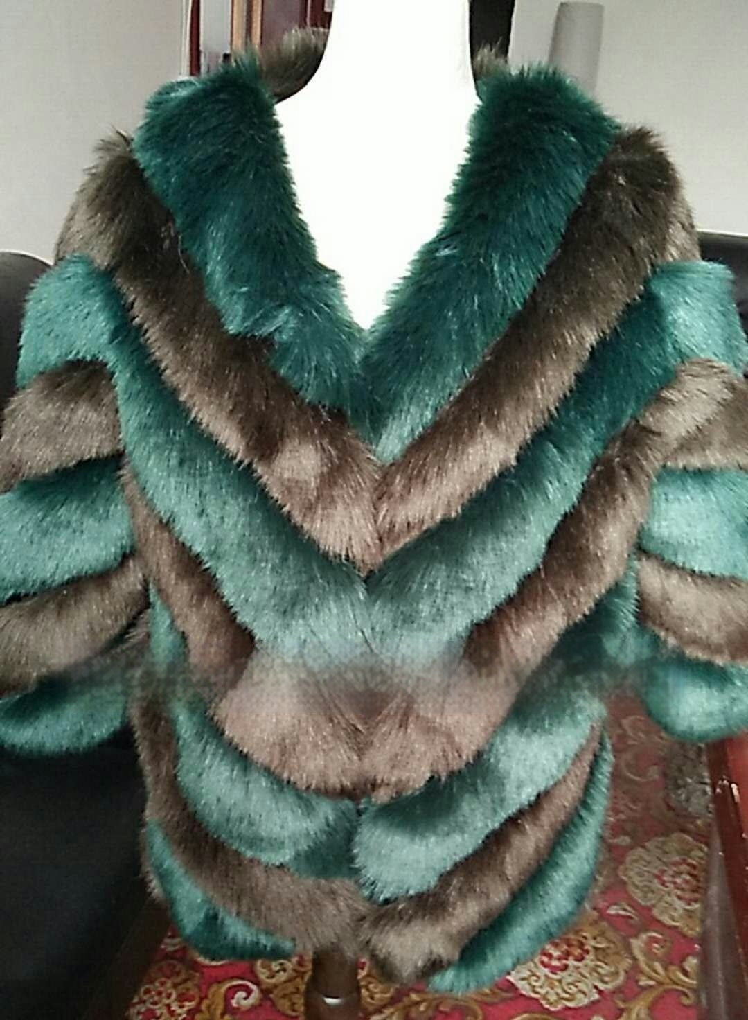 Faux Fur Diagonal Colorblock Striped Pattern Women's Coat to 4X Plus Size