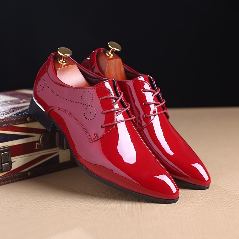 Men's Shiny Lace-Up Patent Leather Solid Color Pointed Toe Dress Shoes