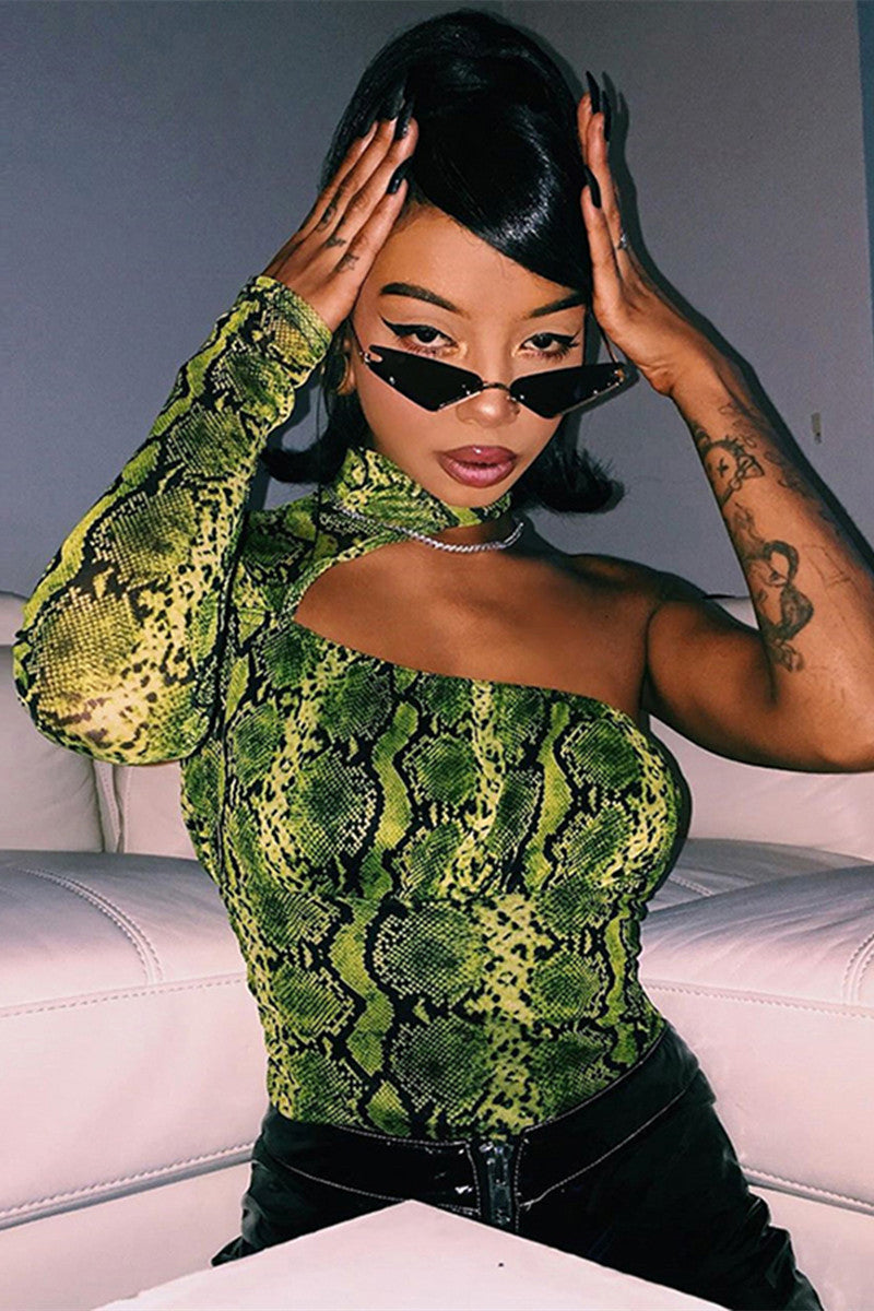 Green Serpentine Print Asymmetrical One Sleeve Women's Skinny Bodysuit