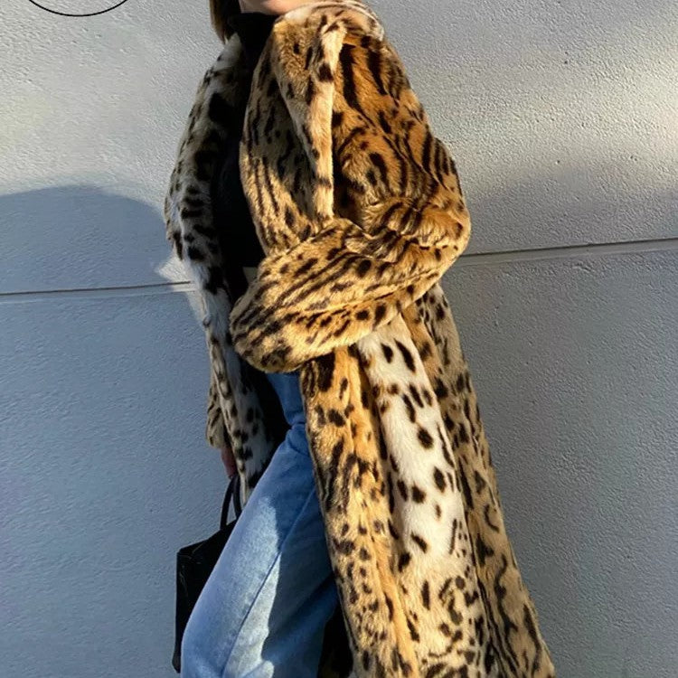 Womens Fashion Fur-trimmed Blazer With A Tailored Collar