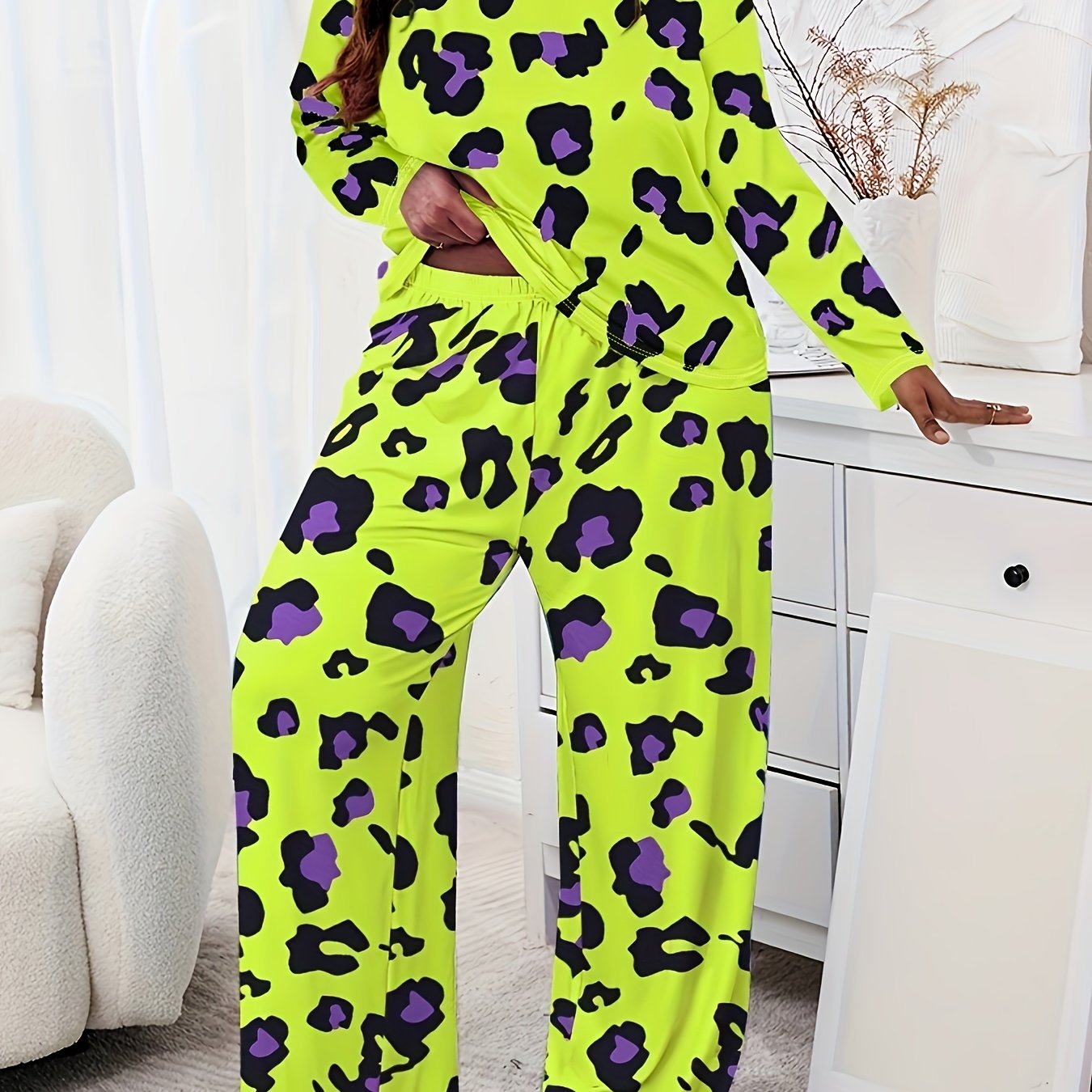 Leopard Print Women's Long Sleeve O-Neck T-Shirt & Lounge Pants Pajama 2-Piece Set
