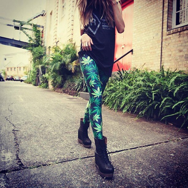 Green Weed Leaf Leggings