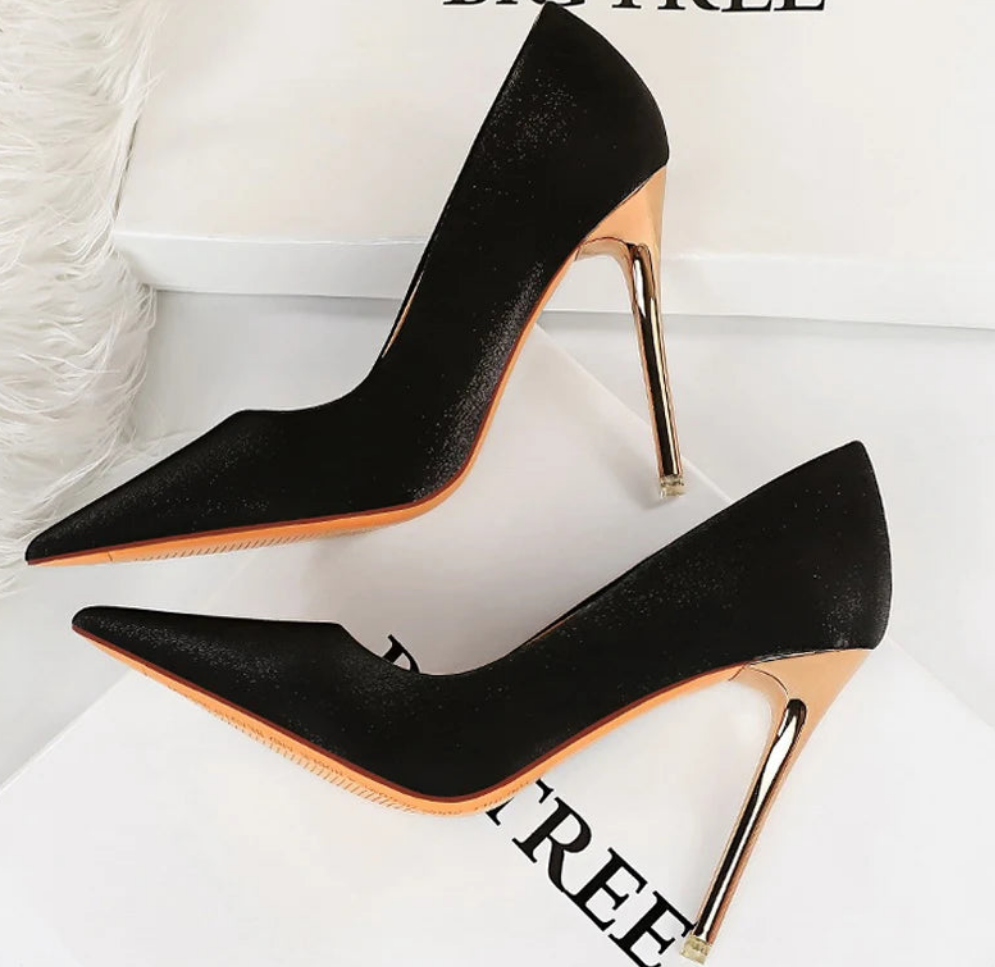 Satin Cloth Women's Solid Color Gold Metal Stiletto Heel Wedding/Party Pumps