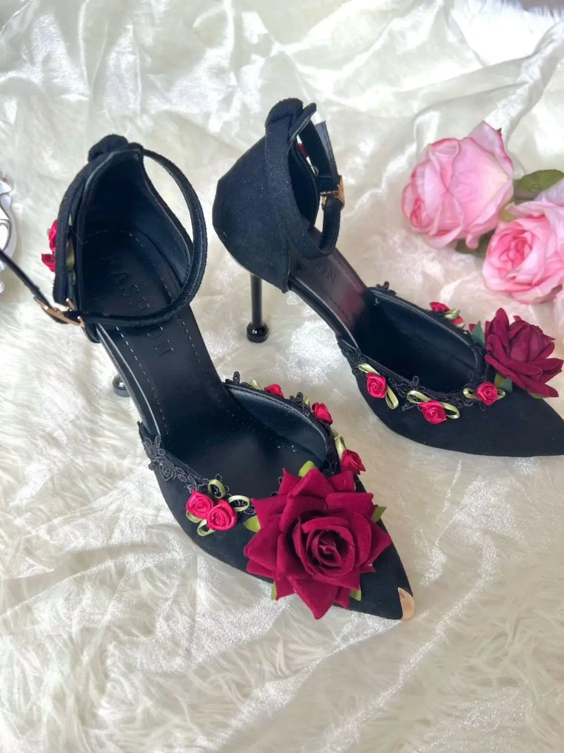 Red/Black Rose Flower Embellished Women's Pointed Toe Pumps
