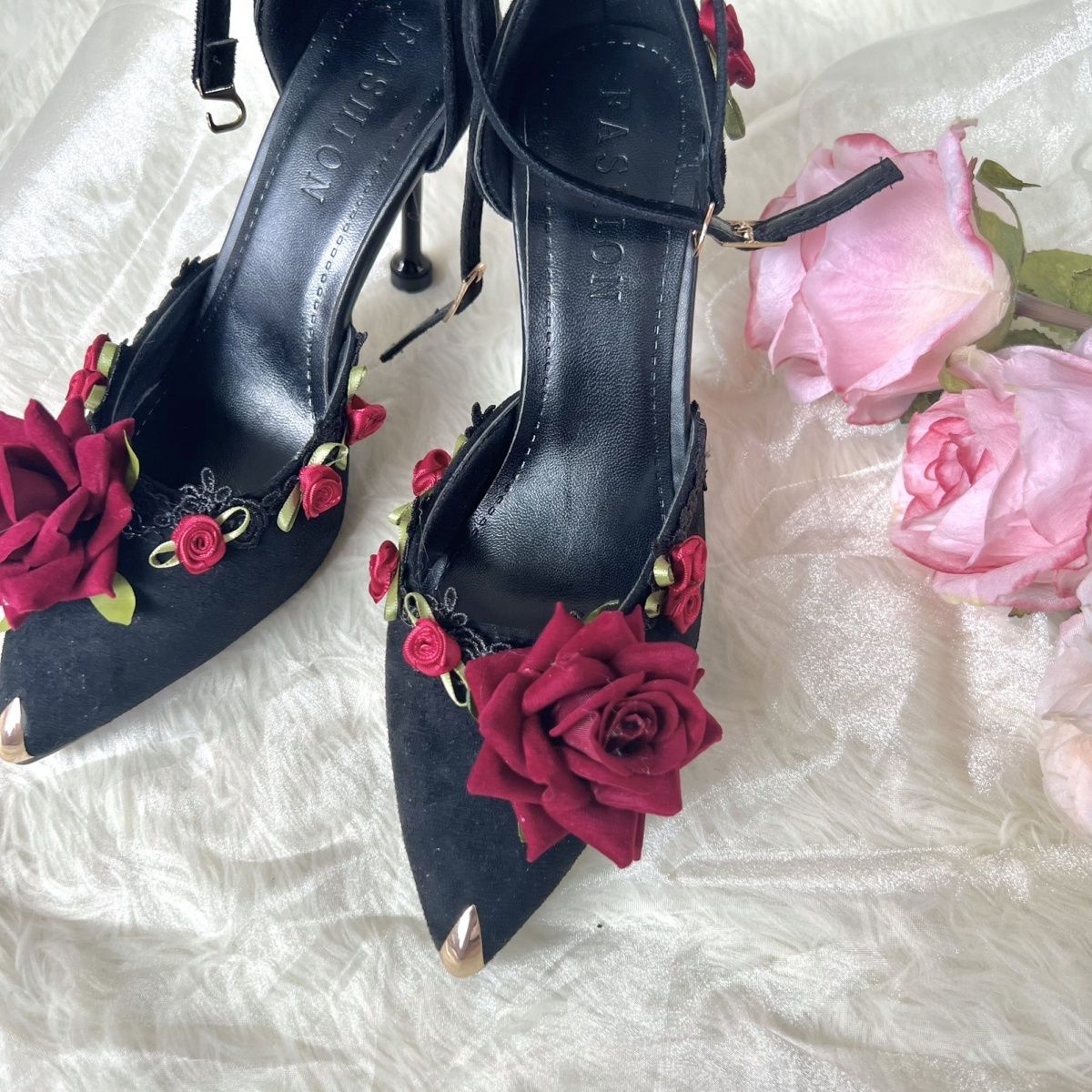 Red/Black Rose Flower Embellished Women's Pointed Toe Pumps