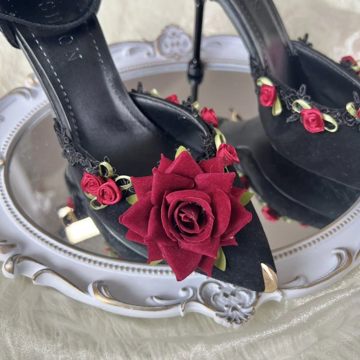 Red/Black Rose Flower Embellished Women's Pointed Toe Pumps
