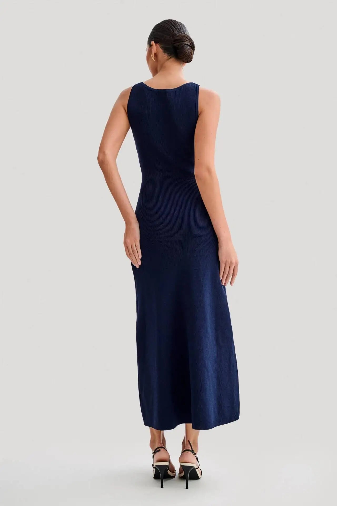 Ribbed Sleeveless Knitted O-Neck Button-Up Sleeveless Single Breasted Double Pocket Design Bodycon Sweater Dress