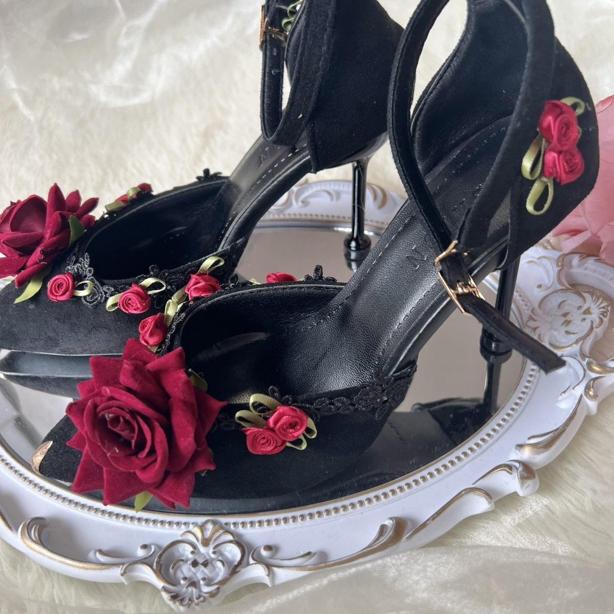 Red/Black Rose Flower Embellished Women's Pointed Toe Pumps