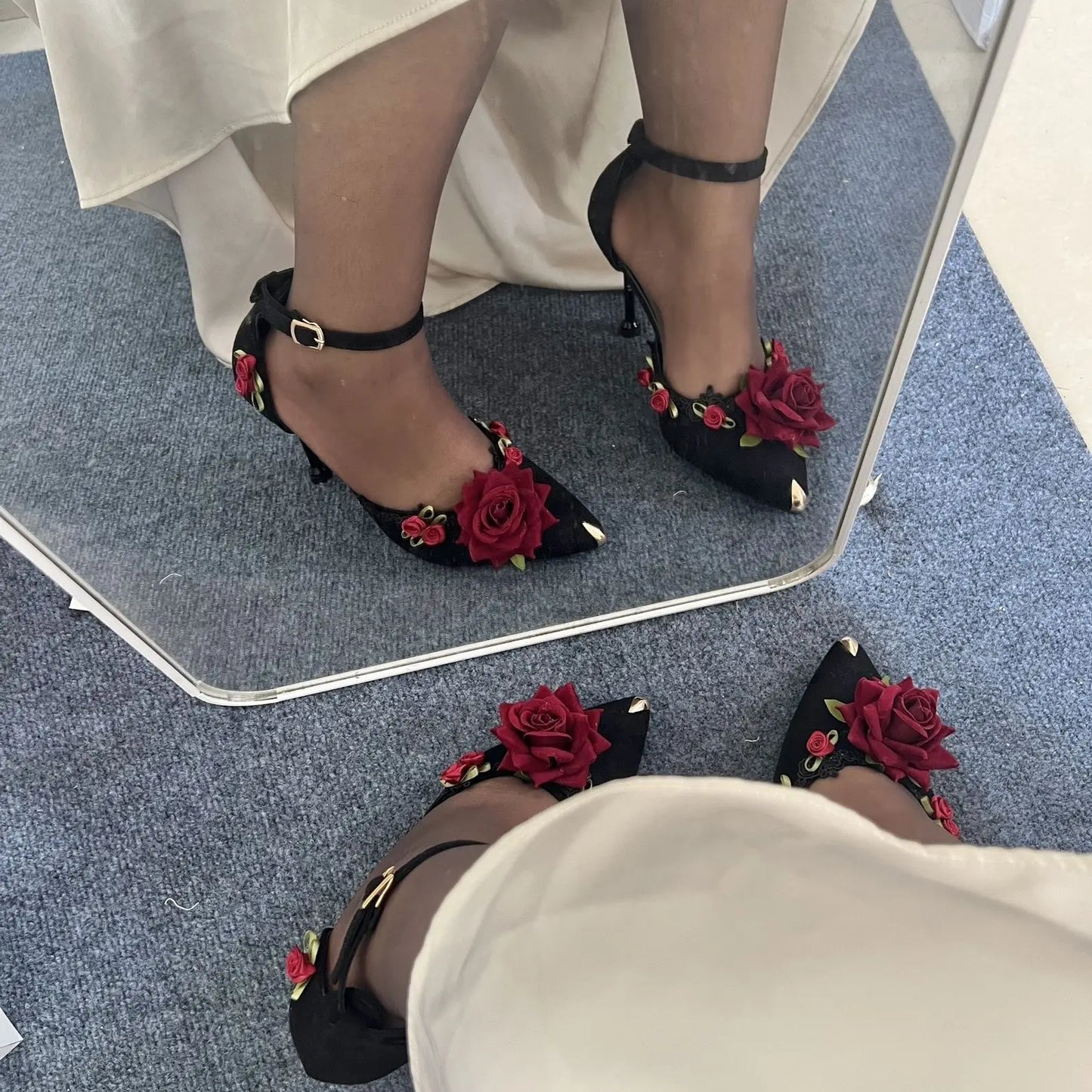 Red/Black Rose Flower Embellished Women's Pointed Toe Pumps
