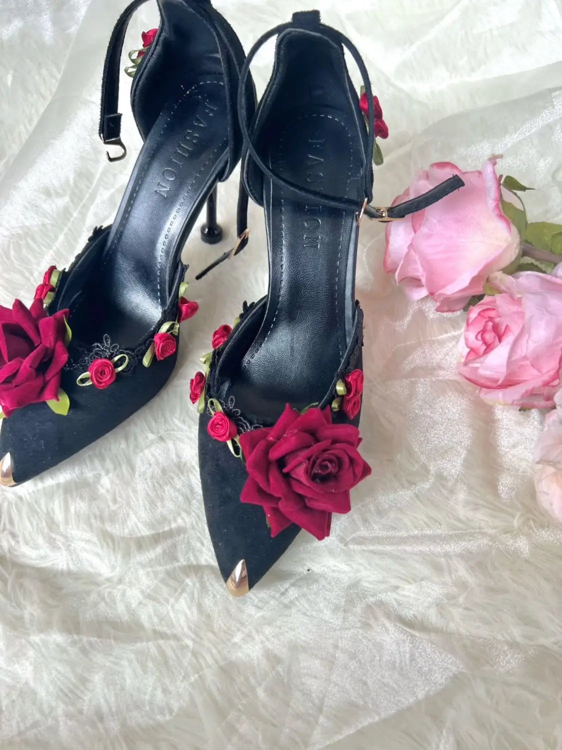 Red/Black Rose Flower Embellished Women's Pointed Toe Pumps