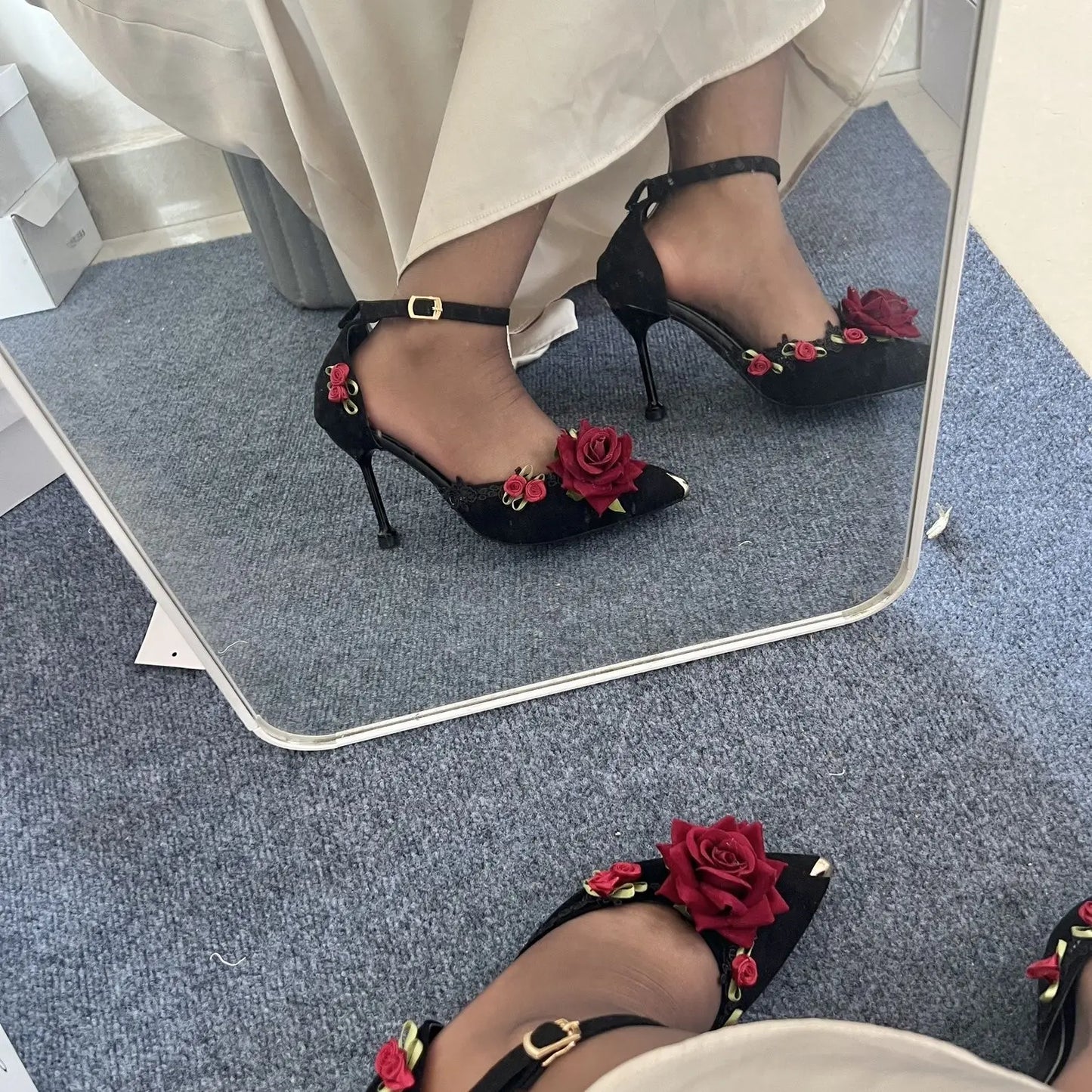 Red/Black Rose Flower Embellished Women's Pointed Toe Pumps