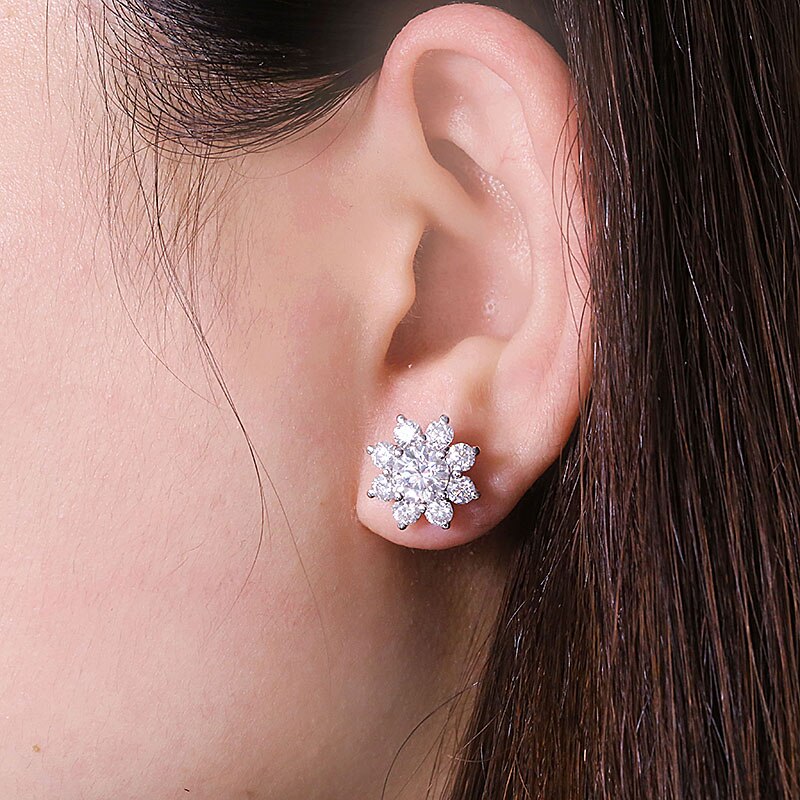 Round 1.0ctw 5.0mm Cut DF Color VVS1 Moissanite Flower Earrings Real 18K White Gold Earrings